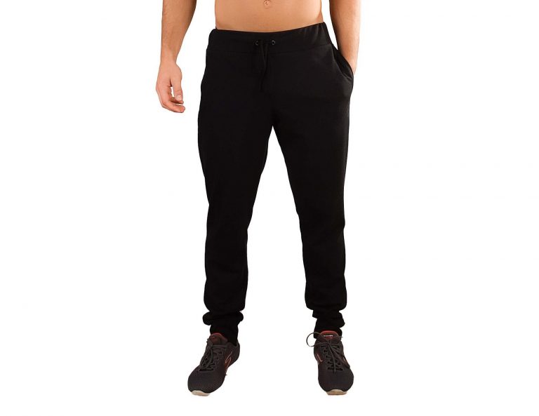 Calça desportiva com bolsos e fecho.