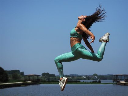 Legging desportivo para mulher de cintura subida com combinação de  diferentes materiais. - Susana Gateira Shop